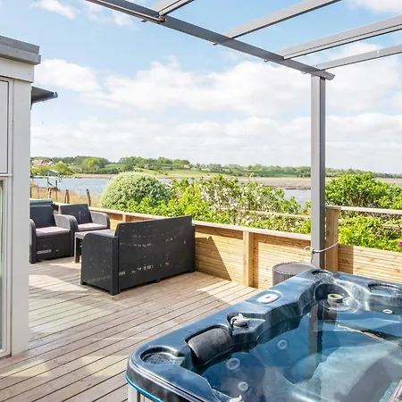 6 Person In Hejls-by Traum *